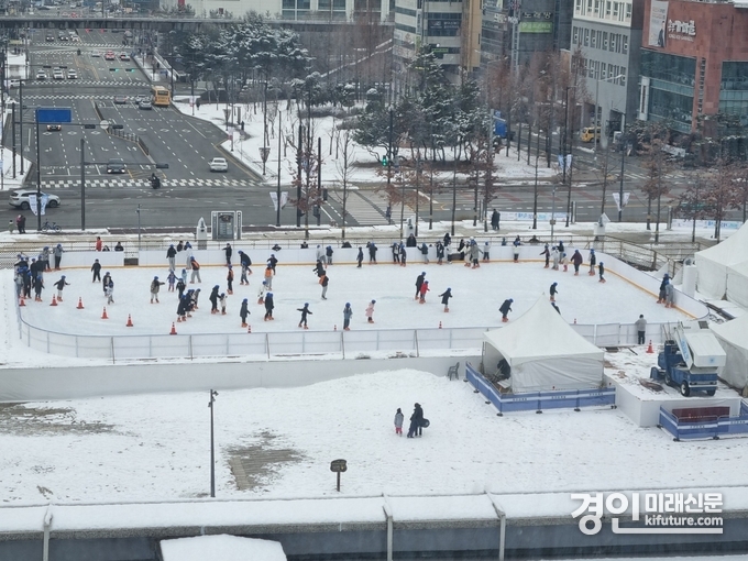 경기도청 북부청사 경기평화광장 스케이트장 전경. <사진=경기도>