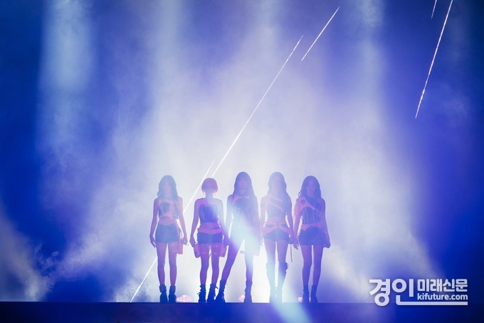 (여자)아이들 공연 실황 사진. <사진=CGV>
