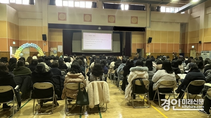 인천광역시교육청이 ‘또래 생명지킴이 강사 양성 교육’을 실시하고 있다. <사진=인천교육청>