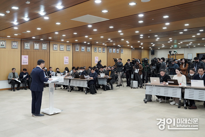 신상진 성남시장이 2025년 신년기자회견을 하고 있다. <사진=성남시>