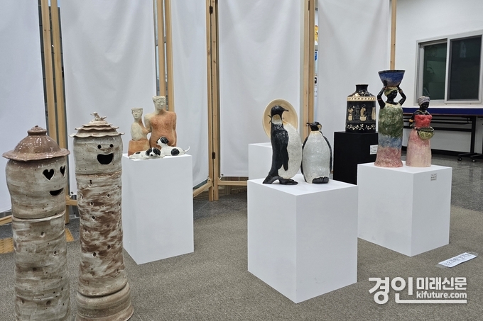 비봉면 작가 초대전 전시회 모습. <사진=화성시>