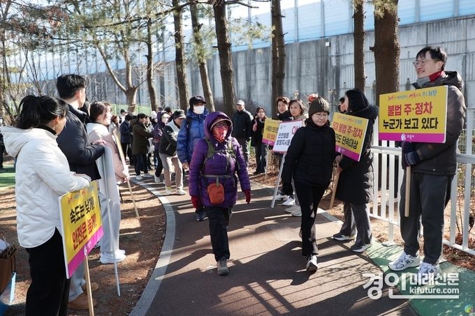의왕시가 교통안전캠페인을 실시하고 있다. <사진=의왕시>