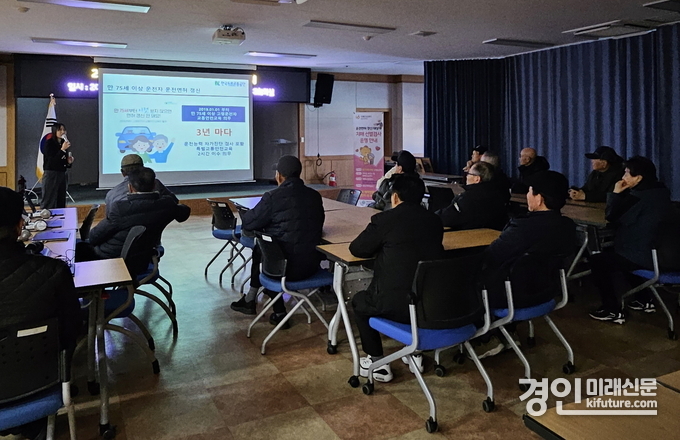 화성시가 75세이상 고령운전자 치매선별검사를 실시하고 있다. <사진=화성시>