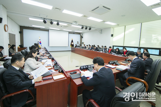 화성특례시의회가 의원 간담회를 진행하고 있다. <사진=화성시의회>