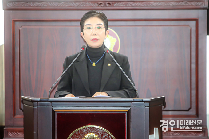 조오순 화성특례시의원이 제239회 임시회 중 제2차 본회의에서 시정질문을 하고 있다. <사진=화성시의회>