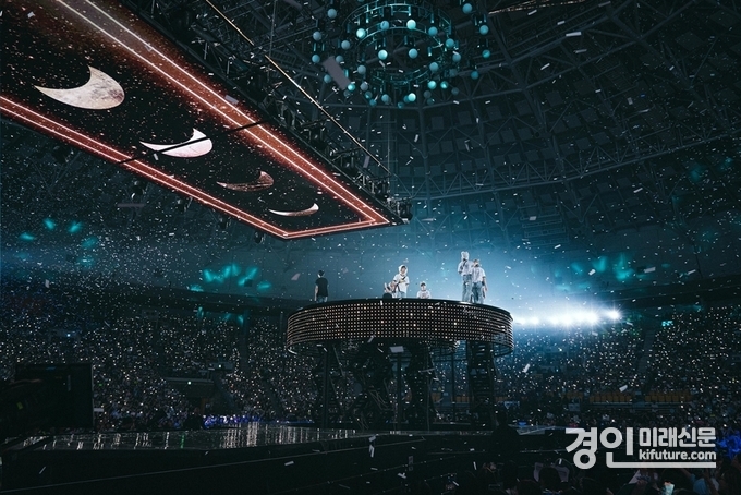 제로베이스원 더 퍼스트 투어 '타임리스 월드' 인 시네마 사진. <사진=CGV>