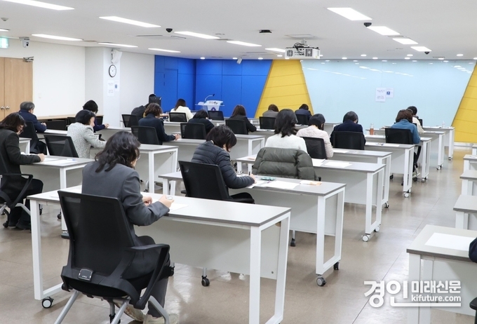 안양시가 사무관 승진 후보자 대상으로 역량강화 교육을 실시하고 있다. <사진=안양시>