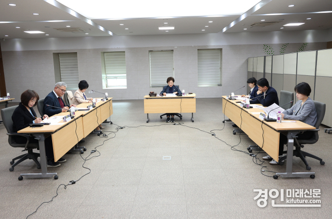 고양특례시의회 의원연구단체 도시브랜드연구회가 정례회의를 열고 있다. <사진=고양시의회>