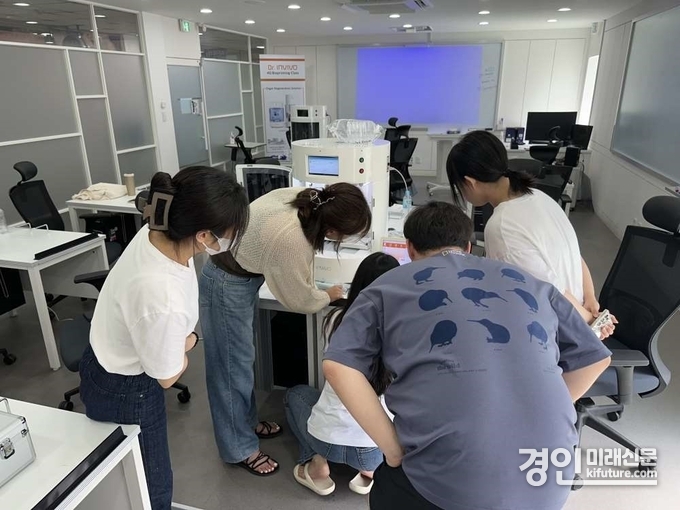 경기도가 3D 바이오 프린팅 실습을 진행하고 있다. <사진=경기도>