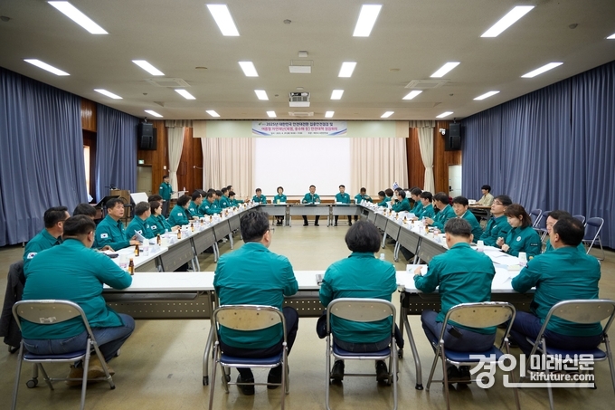 여주시가 여름철 재난 대비 안전 점검 회의를 진행하고 있다. <사진=여주시>