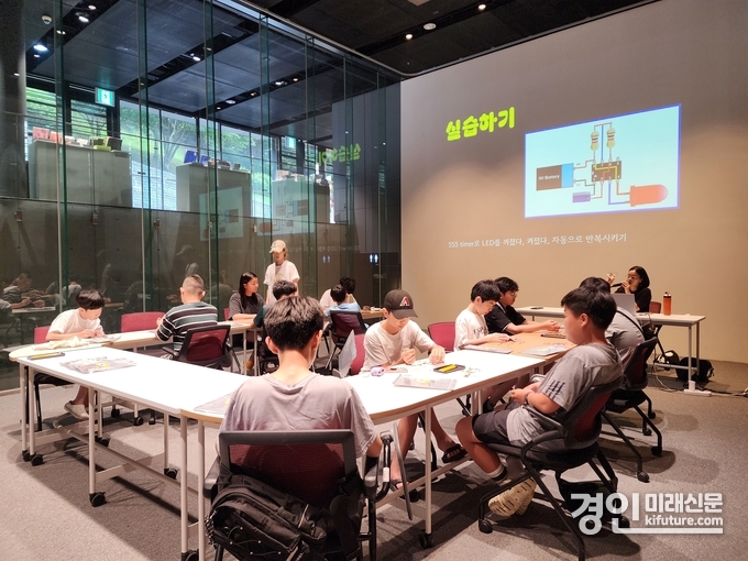 용인교육지원청이 백남준아트센터와 공유학교 프로그램을 운영하고 있다. <사진=용인교육지원청>