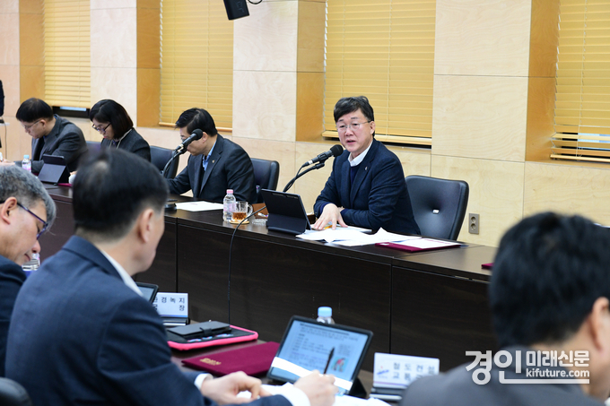 안산시가 2050 탄소중립 혁신도시 실현을 위한 전략회의를 개최하고 있다. <사진=안산시>