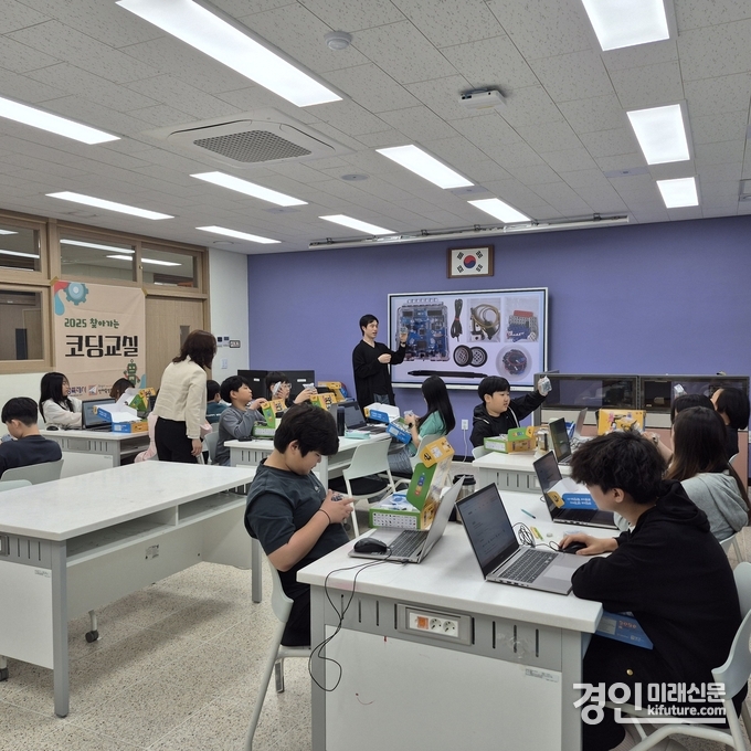 화성시인재육성재단이 찾아가는 코딩교실을 운영하고 있다. <사진=화성시인재육성재단>