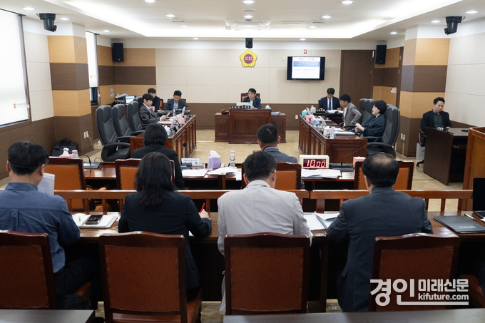 인천시의회 계산종합의료단지 소위원회가 사업 정상화를 위한 주요 현안을 심층 논의하고 있다. <사진=인천시의회>