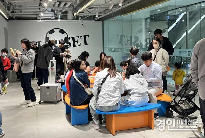 수원시립미술관이 전시 연계 체험 프로그램을 운영하고 있다. <사진=수원시립미술관>