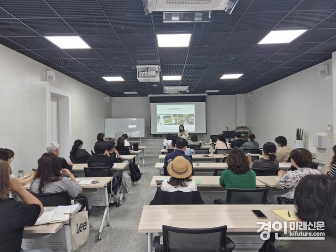 남양주시가 제3기 남양주시민정원사 양성교육 기초과정을 교육하고 있다. <사진=남양주시>