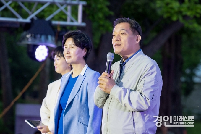 수원연극축제에서 이재준 수원시장이 인사말을 하고 있다. <사진=수원시>