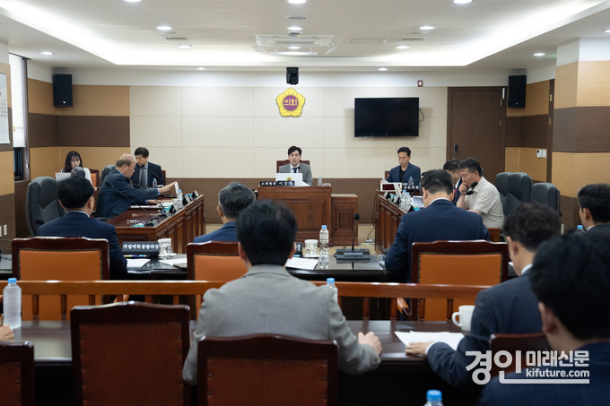 인천광역시의회가 송도 국제업무지구 정상호 논의를 하고 있다. <사진=인천시의회>