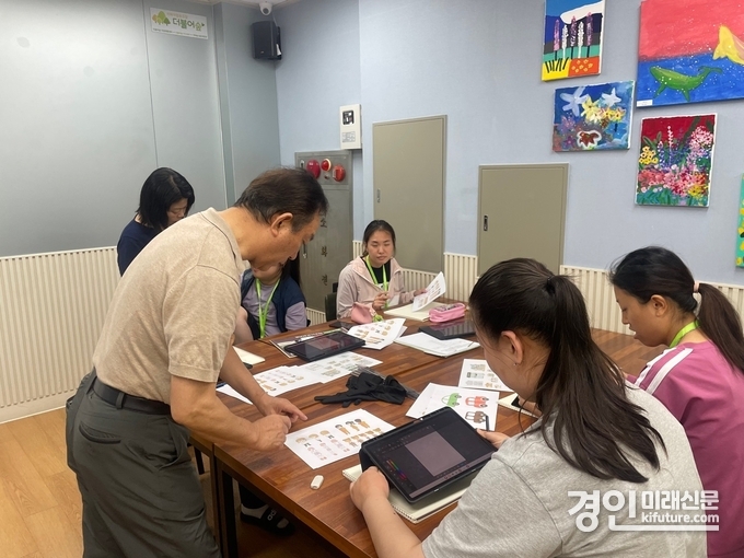 안산시가 더불어숲 직업재활센터-한양대 디자인학과와 협업핳고 있다. <사진=안산시>
