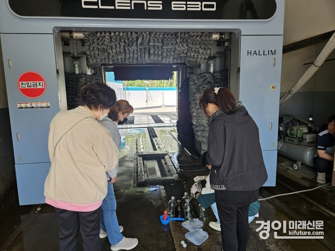 인천 남동구가 환경오염물질 배출업소 민관 합동점검을 실시하고 있다. <사진=남동구>