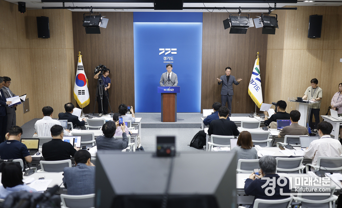 허승범 경기도 기획조정실장이 30일 경기도청에서 2025년 제1회 추경예산안에 대해 설명을 하고 있다. <사진=경기도>