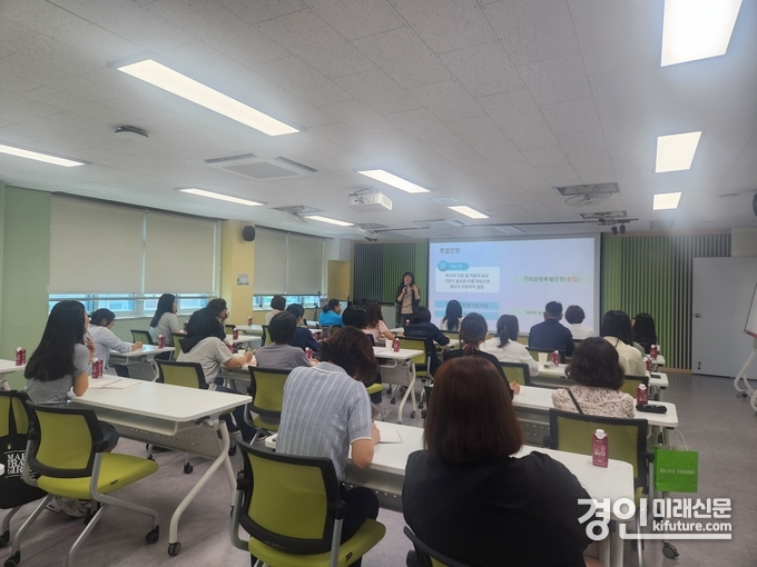 인천교육청이 특수교육 대상 학생 학부모를 대상으로 ‘진로 직업연수’를 실시하고 있다. <사진=인천교육청>