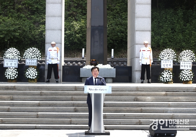임병택 시흥시장이 제70회 현충일 추념사를 하고 있다. <사진=시흥시>