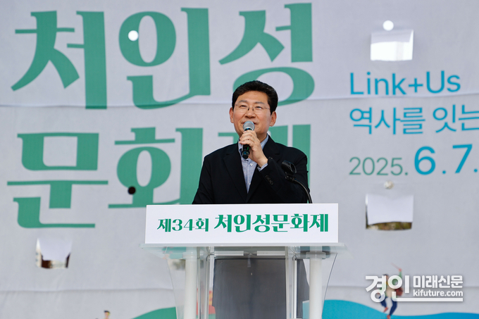 이상일 용인시장이 제34회 용인 처인성문화제에서 인사말을 하고 있다. <사진=용인시>