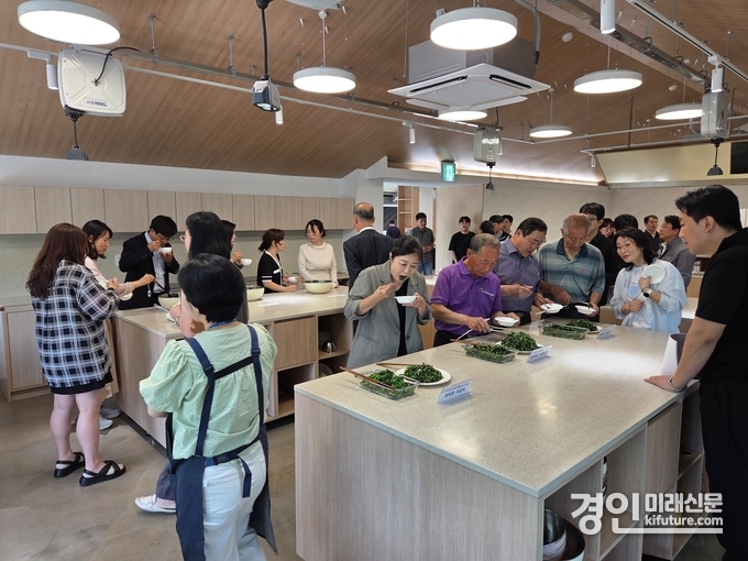  경기도농수산진흥원이 ‘경기도 학교급식 식재료 품질기준 협의체’를 개최하고 있다. <사진=경기도농수산진흥원>