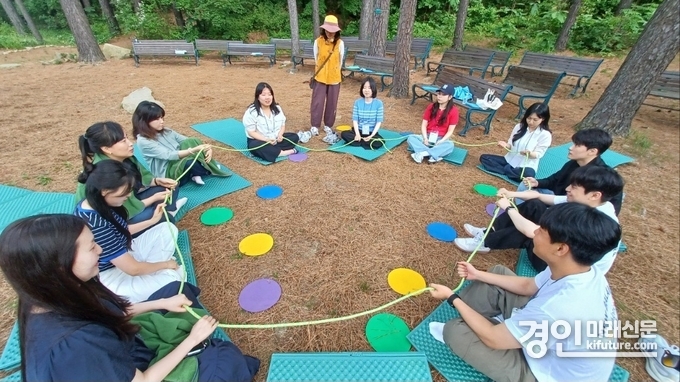 안양시가 서울대 관악수목원에서 저연차 공무원 적응 교육을 실시하고 있다. <사진=안양시>