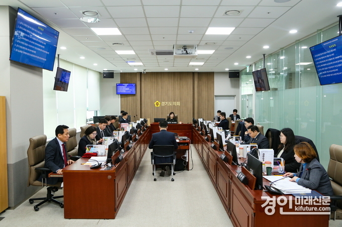 경기도의회 교육행정위원회가 경기도교육청 2024회계연도 결산 및 2025년도 제1회 추경안 심사를 실시하고 있다. <사진=경기도의회>