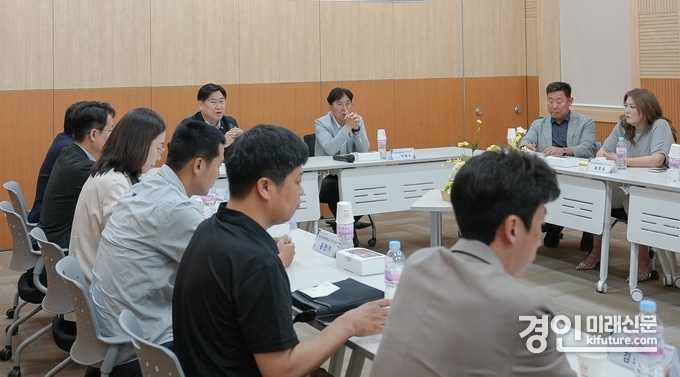시흥도시공사가 지역경제 활성화 및 발전을 위한 간담회를 실시하고 있다. <사진=시흥도시공사>