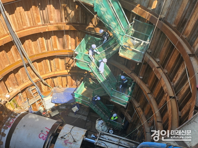 의앙시가 노동 안전의 날 합동점검을 실시하고 있다. <사진=의왕시>