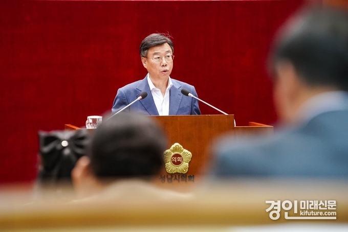 신상진 성남시이 지난 13일 열린 성남시의회 제1차 정례회 제2차 본회의에서 시정질문에 대한 답변을 하고 있다. <사진=성남시>