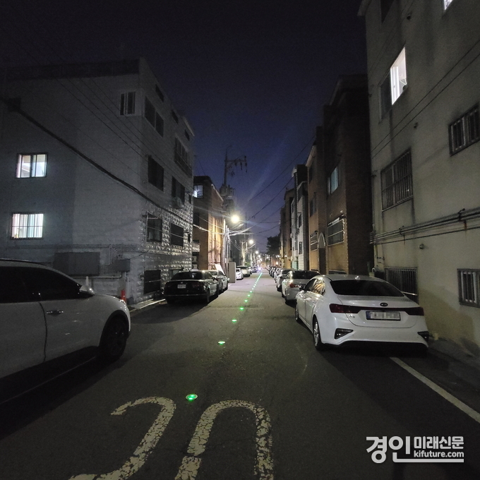 인천 남동구가 안전사각지대 해소 위해 통학로 주변에 도로표지병을 조성한 모습. <사진=남동구>