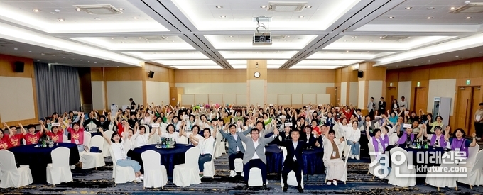 인천 남동구가 통장 직무역량 강화 위한 워크숍을 개최하고기념촬영을 하고 있다. <사진=남동구>