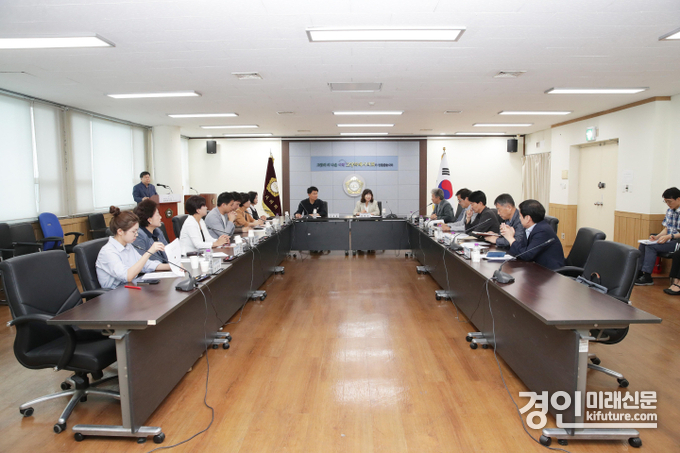 고양시의회 문화복지위원회가 지난 16일 대한노인회와 간담회를 진행하고 있다. <사진=고양시의회>