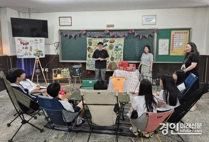 안산시자살예방센터가 청소년 자살 예방 교육을 실시하고 있다. <사진=안산시>