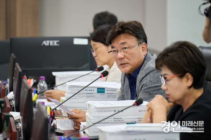 최만식 경기도의원(가운데). <사진=경기도의회>
