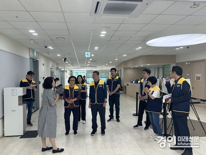 시흥도시공사가 시민평가단 합동 안전점검을 실시하고 있다. <사진=시흥도시공사>