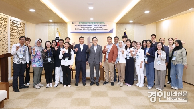 부천시 부시장이 개도국 지방행정과정 연수단을 접견하고 있다. <사진=부천시>