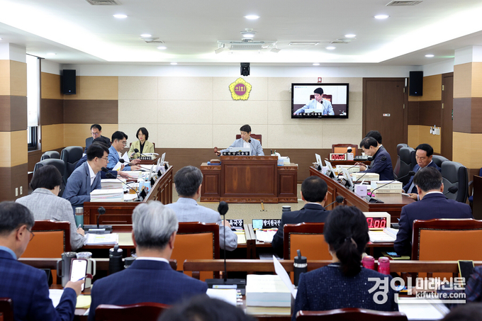제302회 인천광역시의회 제1차 정례회 제8차 교육위원회 회의를 진행하고 있다. <사진=인천시의회>
