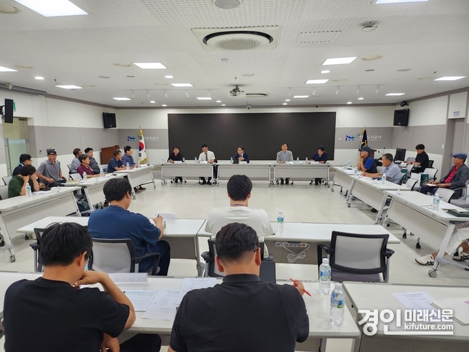 인천도시공사가 지난 24일 본관 랜선회의실에서 인천구월2 공공주택지구 민·관·공 합동협의체를 개최하고 있다. <사진=iH>