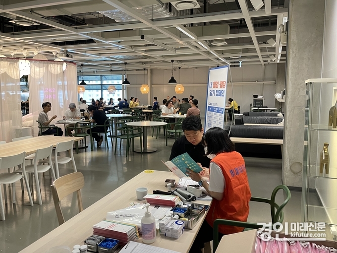 광명시가 ‘내 혈압·혈당 알기 캠페인’을 실시하고 있다. <사진=광명시>