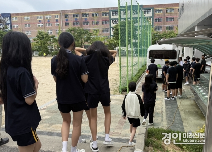시흥시가 지난 1일 시흥중학교에서 청소년 결핵이동검진을 실시하고 있다. <사진=시흥시>