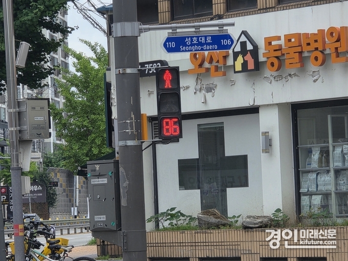 ‘보행신호등 적색 잔여시간 표시기’ 신호등 모습. <사진=오산시>