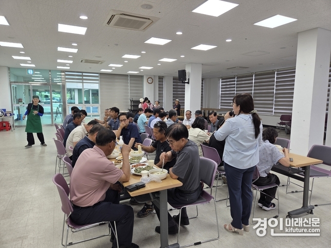 여주시 북내면이 축제를 앞두고 음식 품평회를 진행하고 있다. <사진=여주시>