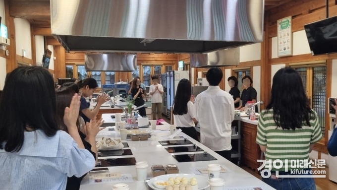 수원문화재단이 지난해 상설 관광 콘텐츠 프로그램을 운영하고 있다. <사진=수원문화재단>