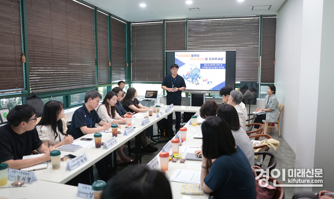 시흥시의회가 청소년 온라인 안전 및 디지털감수성 증진 연구회 3차 활동을 진행하고 있다. <사진=시흥시의회>