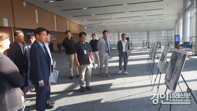 인천시 관계자가 ‘APEC 제3차 고위관리회의(SOM3) 및 관계 장관회의’ 준비 상황을 점검하고 있다. <사진=인천시>